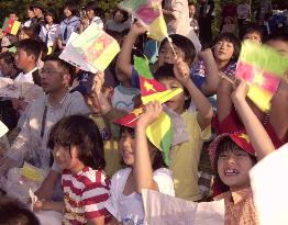 (2)Cameroon hold practice match with local students